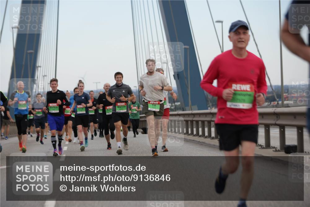 03.10.2025 - Köhlbrandbrückenlauf Jannik Wohlers http://msf.ph/oto/9136846 03.10.2025 15:24:48 Position 1 7174 meine-sportfotos.de