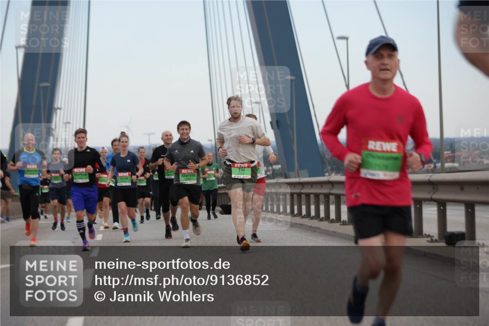 03.10.2025 - Köhlbrandbrückenlauf Jannik Wohlers http://msf.ph/oto/9136852 03.10.2025 15:24:48 Position 1 7174 meine-sportfotos.de