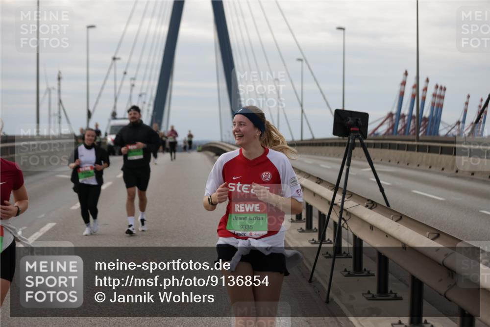 03.10.2025 - Köhlbrandbrückenlauf Jannik Wohlers http://msf.ph/oto/9136854 03.10.2025 16:07:13 Position 1 9335 meine-sportfotos.de