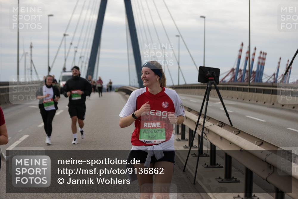 03.10.2025 - Köhlbrandbrückenlauf Jannik Wohlers http://msf.ph/oto/9136862 03.10.2025 16:07:13 Position 1 9335 meine-sportfotos.de