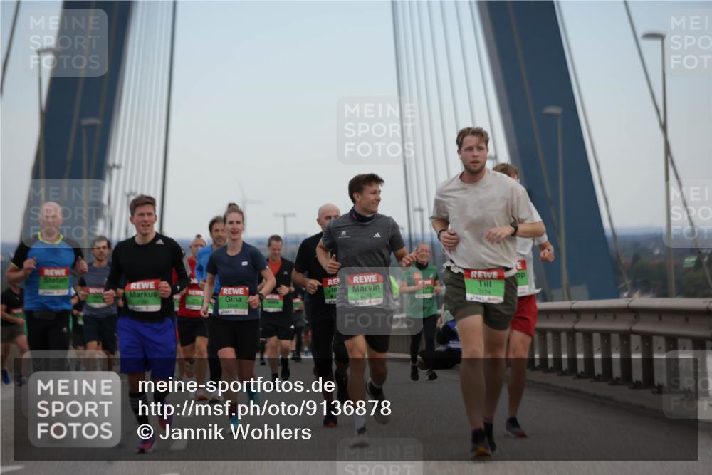 03.10.2025 - Köhlbrandbrückenlauf Jannik Wohlers http://msf.ph/oto/9136878 03.10.2025 15:24:49 Position 1 8784, 7174, 8048 meine-sportfotos.de