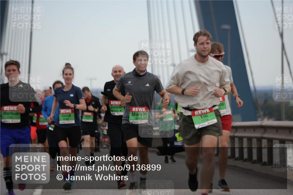 03.10.2025 - Köhlbrandbrückenlauf Jannik Wohlers http://msf.ph/oto/9136899 03.10.2025 15:24:49 Position 1 8049, 7300, 8048, 8784, 7174 meine-sportfotos.de