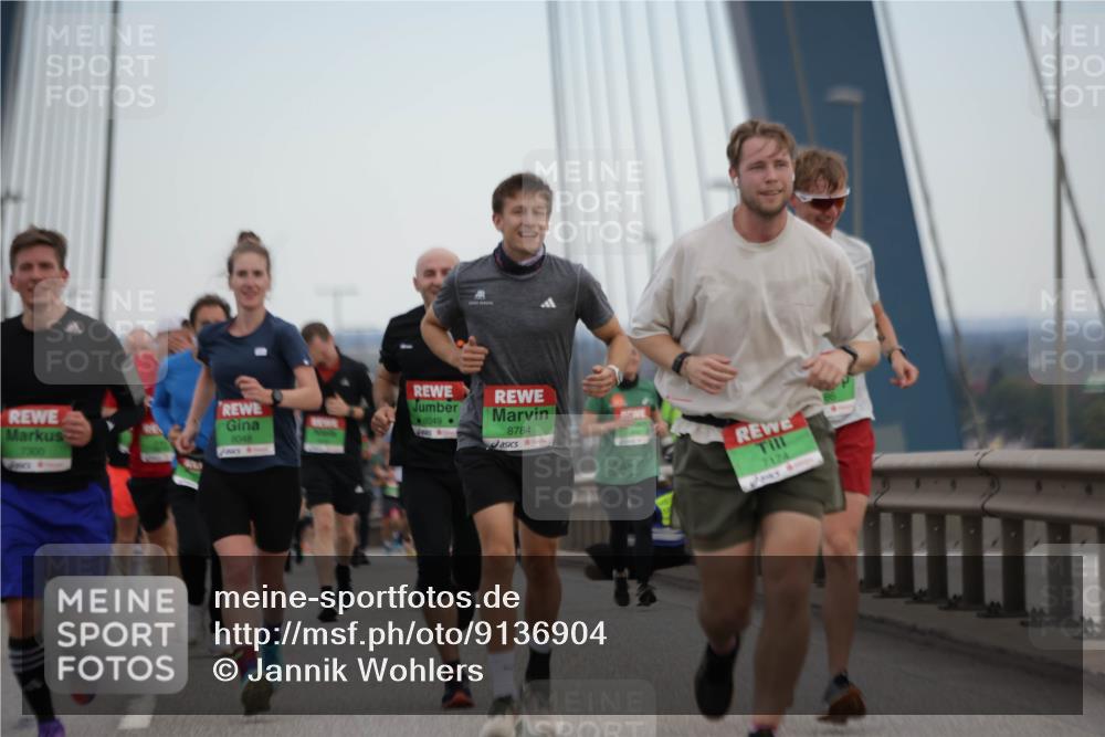03.10.2025 - Köhlbrandbrückenlauf Jannik Wohlers http://msf.ph/oto/9136904 03.10.2025 15:24:49 Position 1 7300, 8048, 8049, 8784, 7174 meine-sportfotos.de