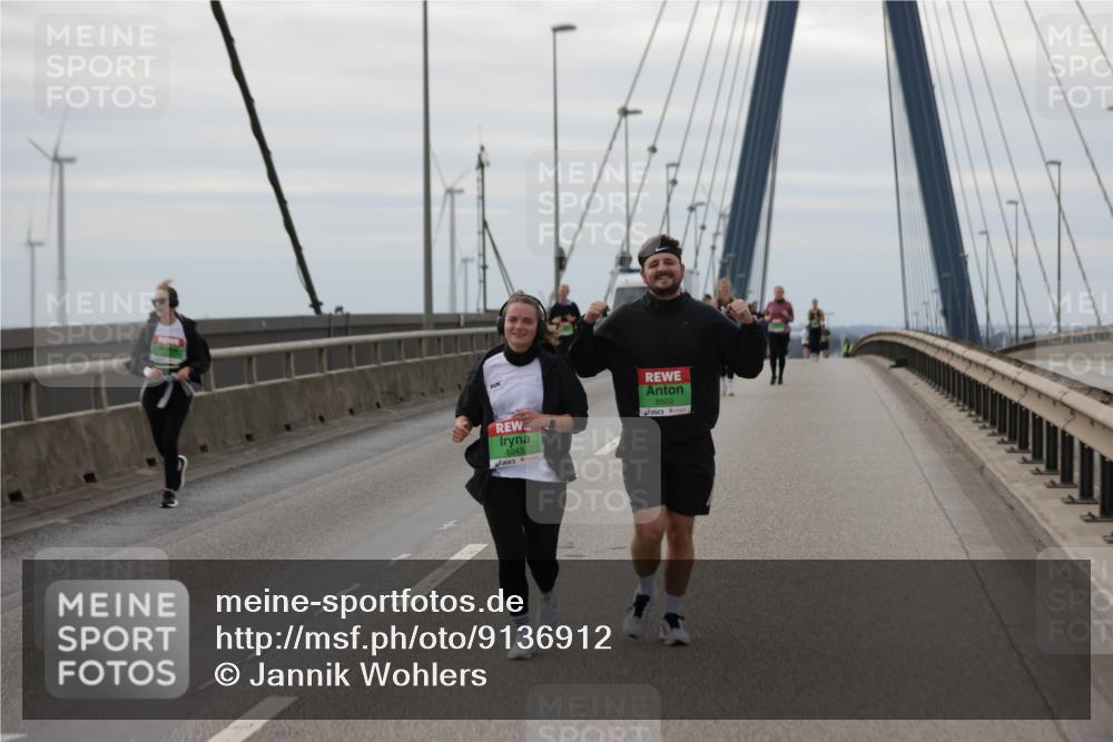 03.10.2025 - Köhlbrandbrückenlauf Jannik Wohlers http://msf.ph/oto/9136912 03.10.2025 16:07:14 Position 1 8243, 8503 meine-sportfotos.de