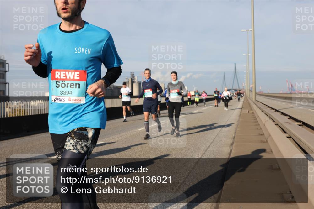 03.10.2025 - Köhlbrandbrückenlauf Lena Gebhardt http://msf.ph/oto/9136921 03.10.2025 09:54:44 Position 2 3394 meine-sportfotos.de