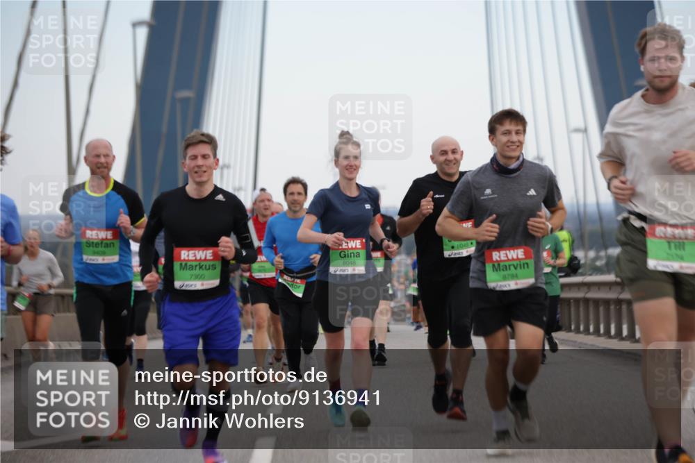 03.10.2025 - Köhlbrandbrückenlauf Jannik Wohlers http://msf.ph/oto/9136941 03.10.2025 15:24:50 Position 1 9409, 7300, 8048, 8049, 8784 meine-sportfotos.de
