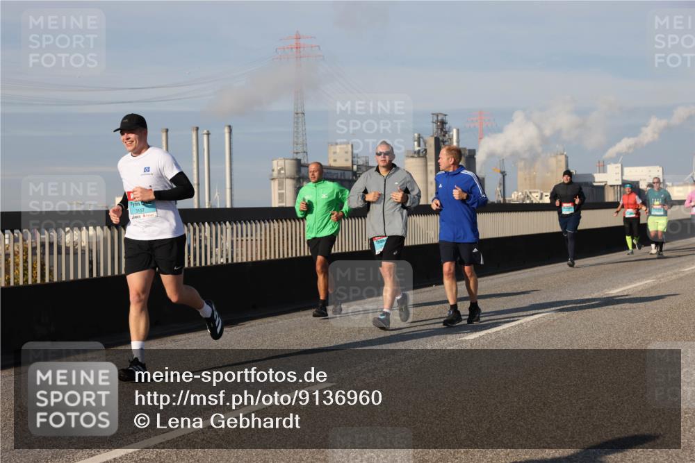 03.10.2025 - Köhlbrandbrückenlauf Lena Gebhardt http://msf.ph/oto/9136960 03.10.2025 09:54:46 Position 2 3157, 2425 meine-sportfotos.de