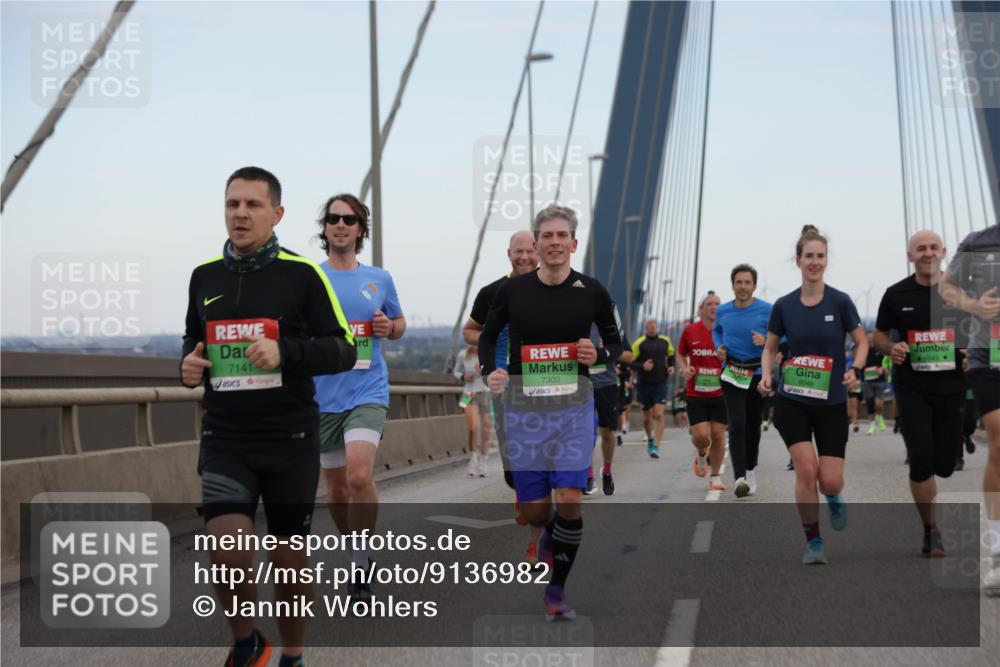 03.10.2025 - Köhlbrandbrückenlauf Jannik Wohlers http://msf.ph/oto/9136982 03.10.2025 15:24:51 Position 1 7141, 7300, 8048, 8049 meine-sportfotos.de
