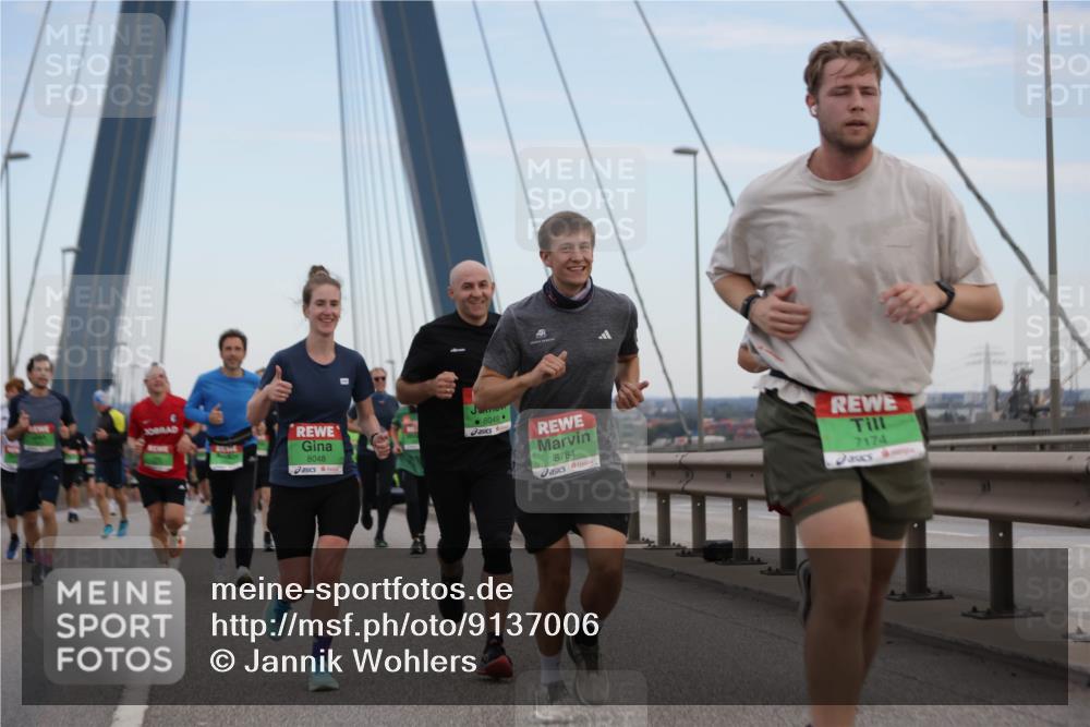 03.10.2025 - Köhlbrandbrückenlauf Jannik Wohlers http://msf.ph/oto/9137006 03.10.2025 15:24:52 Position 1 8048, 8049, 8784, 7174 meine-sportfotos.de