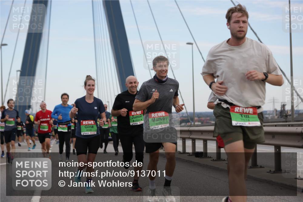 03.10.2025 - Köhlbrandbrückenlauf Jannik Wohlers http://msf.ph/oto/9137011 03.10.2025 15:24:52 Position 1 8784, 7174, 8048, 8049 meine-sportfotos.de
