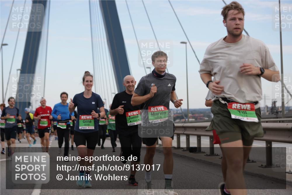 03.10.2025 - Köhlbrandbrückenlauf Jannik Wohlers http://msf.ph/oto/9137017 03.10.2025 15:24:53 Position 1 8048, 8049, 8784 meine-sportfotos.de