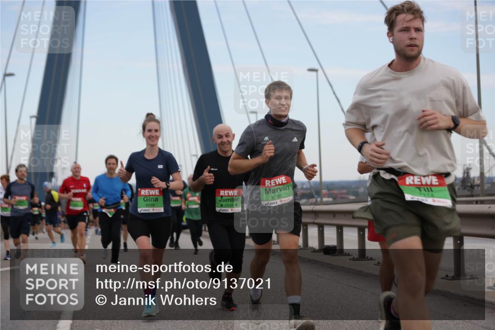 03.10.2025 - Köhlbrandbrückenlauf Jannik Wohlers http://msf.ph/oto/9137021 03.10.2025 15:24:53 Position 1 8048, 8049, 8784, 174, 975 meine-sportfotos.de