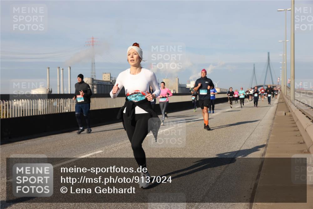 03.10.2025 - Köhlbrandbrückenlauf Lena Gebhardt http://msf.ph/oto/9137024 03.10.2025 09:54:51 Position 2 69 meine-sportfotos.de