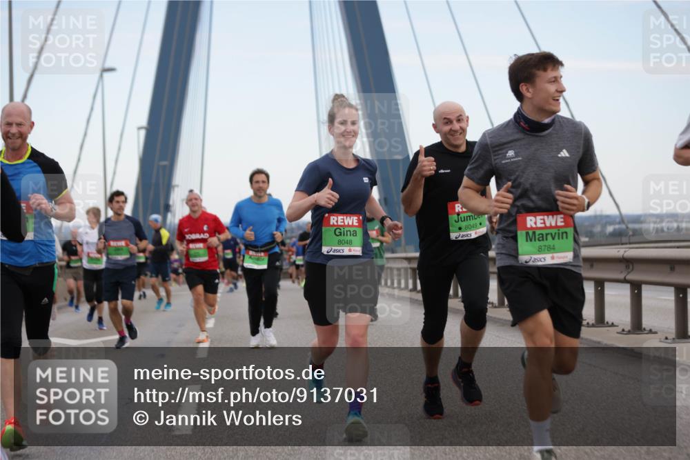 03.10.2025 - Köhlbrandbrückenlauf Jannik Wohlers http://msf.ph/oto/9137031 03.10.2025 15:24:53 Position 1 8048, 8049, 8784 meine-sportfotos.de