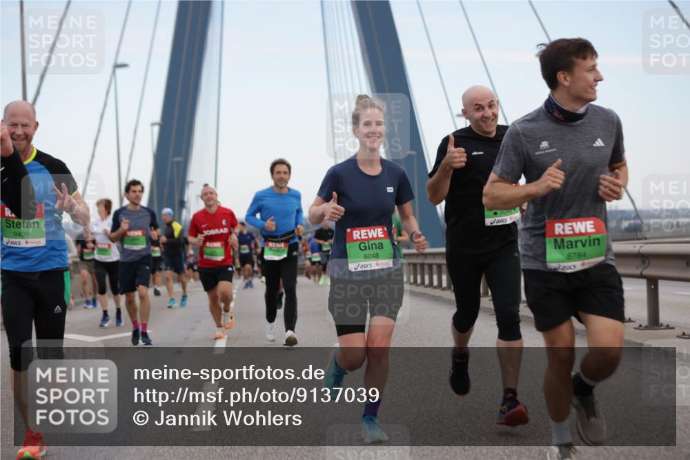 03.10.2025 - Köhlbrandbrückenlauf Jannik Wohlers http://msf.ph/oto/9137039 03.10.2025 15:24:53 Position 1 6, 8048, 9409, 8049, 8784 meine-sportfotos.de