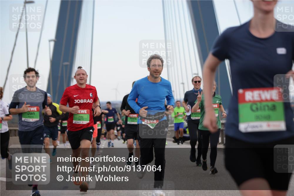 03.10.2025 - Köhlbrandbrückenlauf Jannik Wohlers http://msf.ph/oto/9137064 03.10.2025 15:24:54 Position 1 7923, 9670, 9619, 2040 meine-sportfotos.de