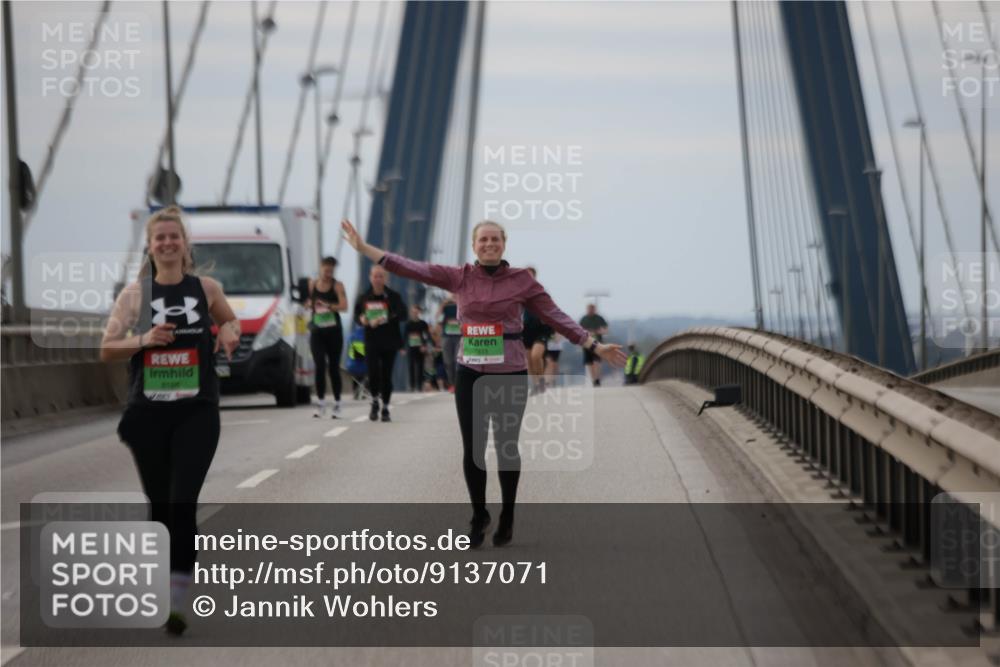 03.10.2025 - Köhlbrandbrückenlauf Jannik Wohlers http://msf.ph/oto/9137071 03.10.2025 16:07:22 Position 1 8186, 7833 meine-sportfotos.de