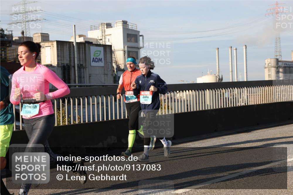 03.10.2025 - Köhlbrandbrückenlauf Lena Gebhardt http://msf.ph/oto/9137083 03.10.2025 09:54:54 Position 2 3549, 1909 meine-sportfotos.de
