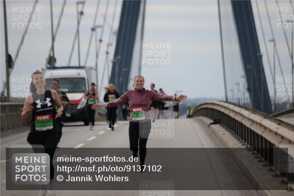 03.10.2025 - Köhlbrandbrückenlauf Jannik Wohlers http://msf.ph/oto/9137102 03.10.2025 16:07:22 Position 1 8186, 7833 meine-sportfotos.de