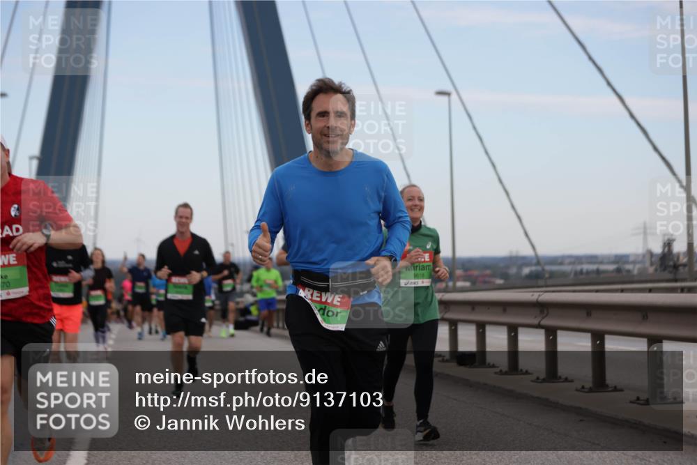 03.10.2025 - Köhlbrandbrückenlauf Jannik Wohlers http://msf.ph/oto/9137103 03.10.2025 15:24:56 Position 1 570, 9618 meine-sportfotos.de