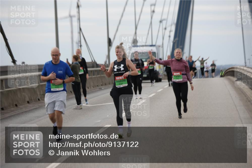 03.10.2025 - Köhlbrandbrückenlauf Jannik Wohlers http://msf.ph/oto/9137122 03.10.2025 16:07:24 Position 1 8186 meine-sportfotos.de