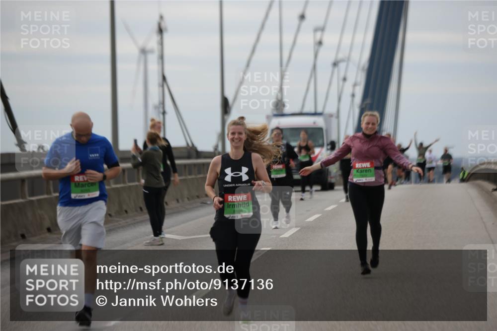 03.10.2025 - Köhlbrandbrückenlauf Jannik Wohlers http://msf.ph/oto/9137136 03.10.2025 16:07:24 Position 1 8186 meine-sportfotos.de