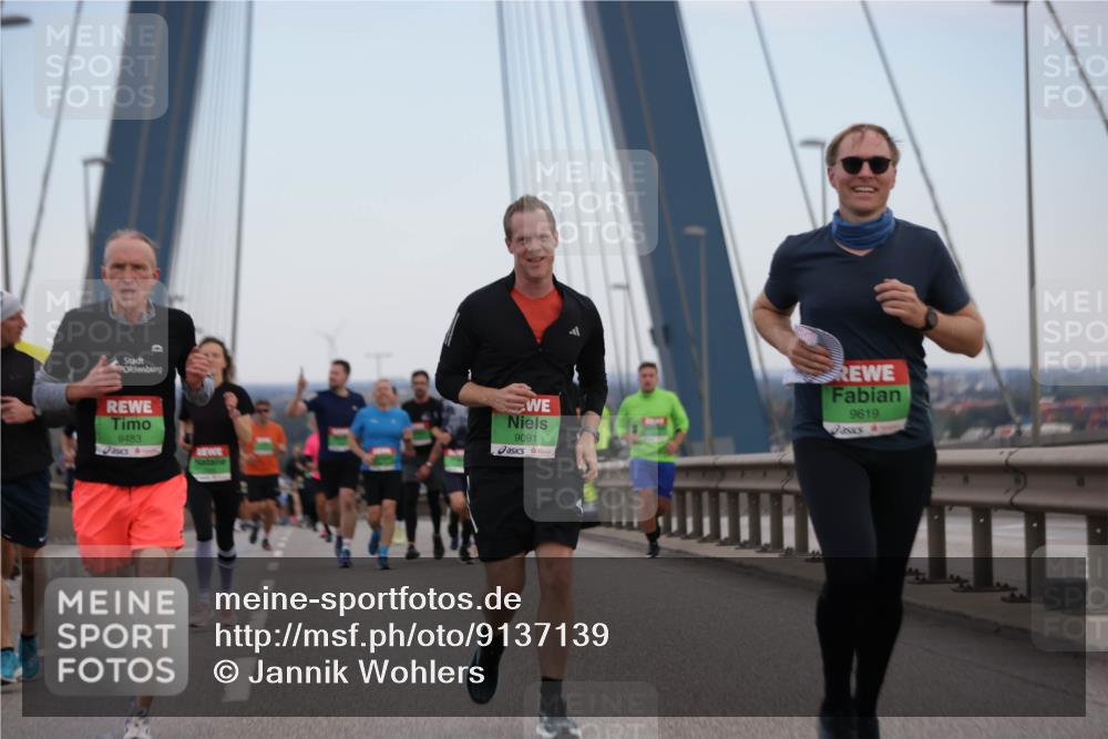 03.10.2025 - Köhlbrandbrückenlauf Jannik Wohlers http://msf.ph/oto/9137139 03.10.2025 15:24:57 Position 1 9483, 9091, 9619 meine-sportfotos.de