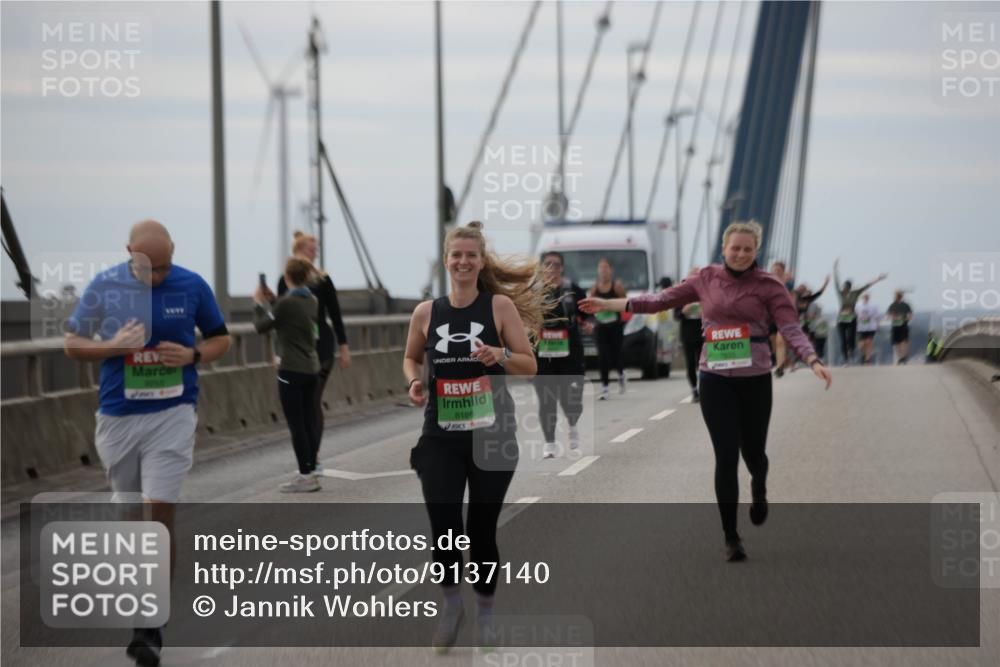 03.10.2025 - Köhlbrandbrückenlauf Jannik Wohlers http://msf.ph/oto/9137140 03.10.2025 16:07:24 Position 1 8186 meine-sportfotos.de