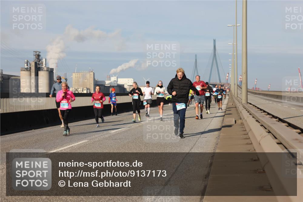 03.10.2025 - Köhlbrandbrückenlauf Lena Gebhardt http://msf.ph/oto/9137173 03.10.2025 09:55:01 Position 2  meine-sportfotos.de