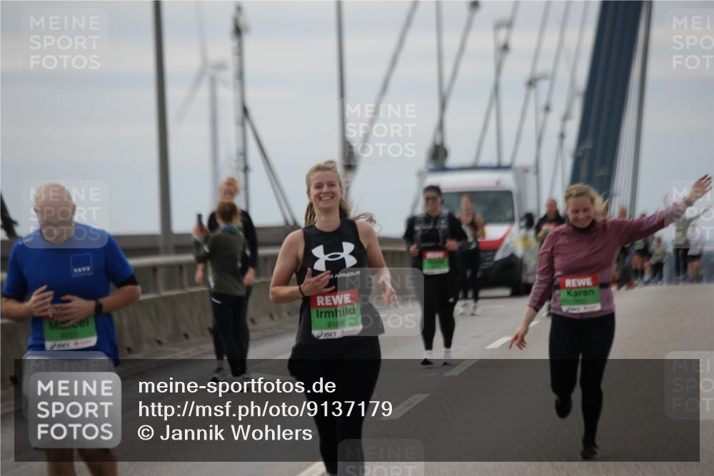 03.10.2025 - Köhlbrandbrückenlauf Jannik Wohlers http://msf.ph/oto/9137179 03.10.2025 16:07:25 Position 1 1677, 9256, 8186 meine-sportfotos.de