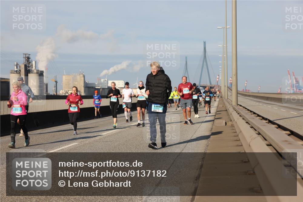 03.10.2025 - Köhlbrandbrückenlauf Lena Gebhardt http://msf.ph/oto/9137182 03.10.2025 09:55:02 Position 2 1372 meine-sportfotos.de