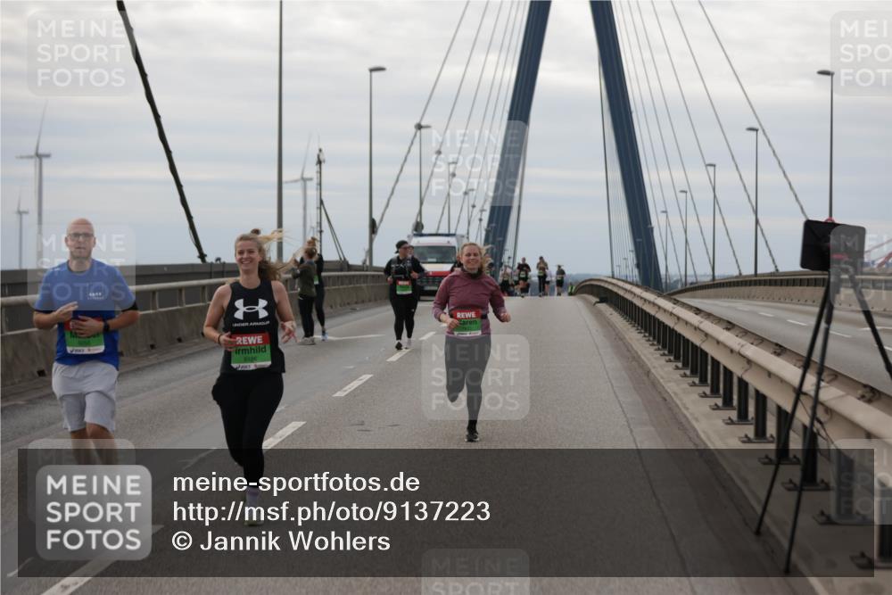 03.10.2025 - Köhlbrandbrückenlauf Jannik Wohlers http://msf.ph/oto/9137223 03.10.2025 16:07:27 Position 1 8186 meine-sportfotos.de
