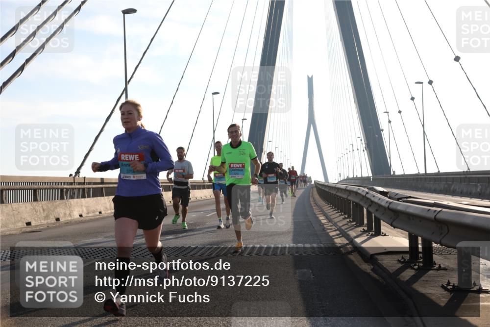 03.10.2025 - Köhlbrandbrückenlauf Yannick Fuchs http://msf.ph/oto/9137225 03.10.2025 08:21:09 Position 2 5, 3704 meine-sportfotos.de