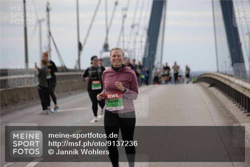03.10.2025 - Köhlbrandbrückenlauf Jannik Wohlers http://msf.ph/oto/9137236 03.10.2025 16:07:28 Position 1 7833 meine-sportfotos.de