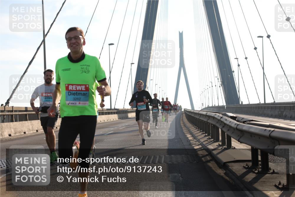 03.10.2025 - Köhlbrandbrückenlauf Yannick Fuchs http://msf.ph/oto/9137243 03.10.2025 08:21:10 Position 2 2933, 3262 meine-sportfotos.de