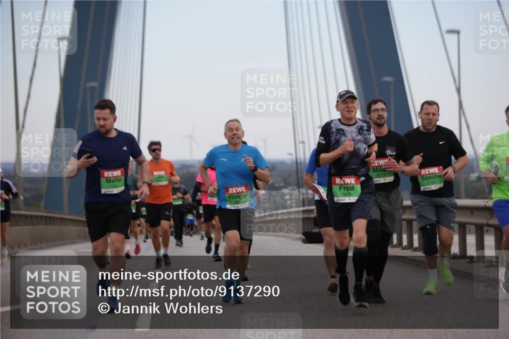 03.10.2025 - Köhlbrandbrückenlauf Jannik Wohlers http://msf.ph/oto/9137290 03.10.2025 15:25:02 Position 1 8813, 7805, 9010, 7196 meine-sportfotos.de
