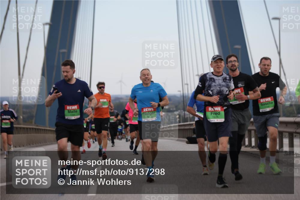 03.10.2025 - Köhlbrandbrückenlauf Jannik Wohlers http://msf.ph/oto/9137298 03.10.2025 15:25:02 Position 1 7284, 8813, 7805, 7196 meine-sportfotos.de