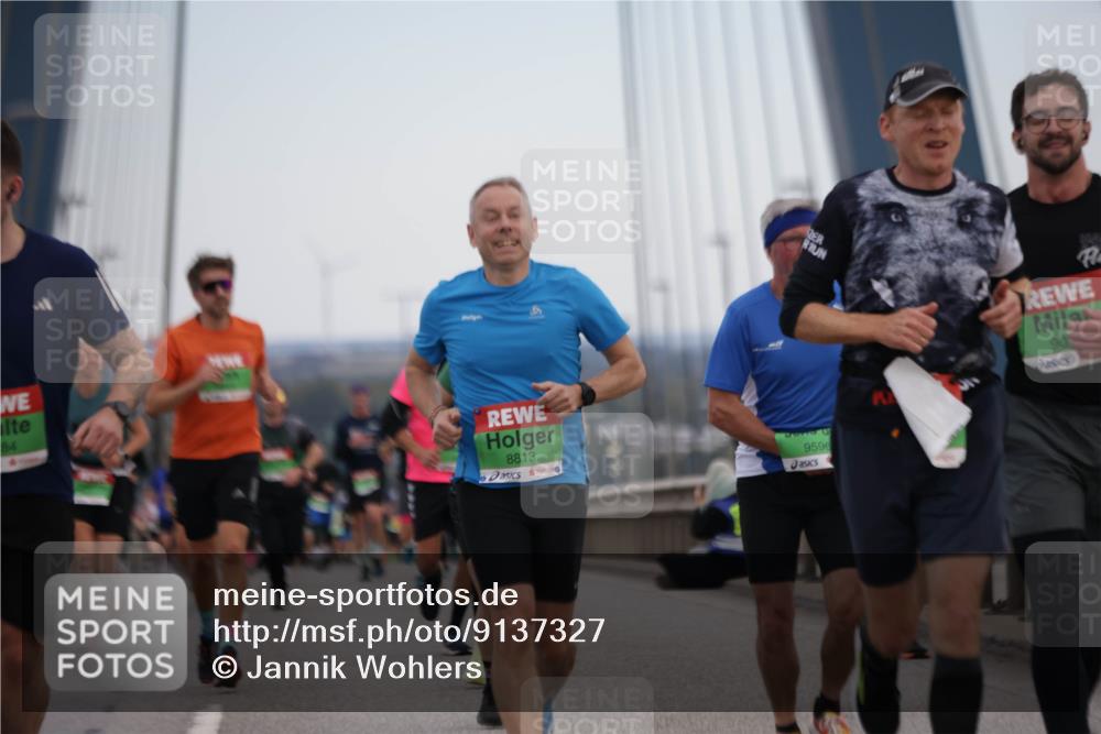 03.10.2025 - Köhlbrandbrückenlauf Jannik Wohlers http://msf.ph/oto/9137327 03.10.2025 15:25:02 Position 1 84, 8813, 9596, 90 meine-sportfotos.de