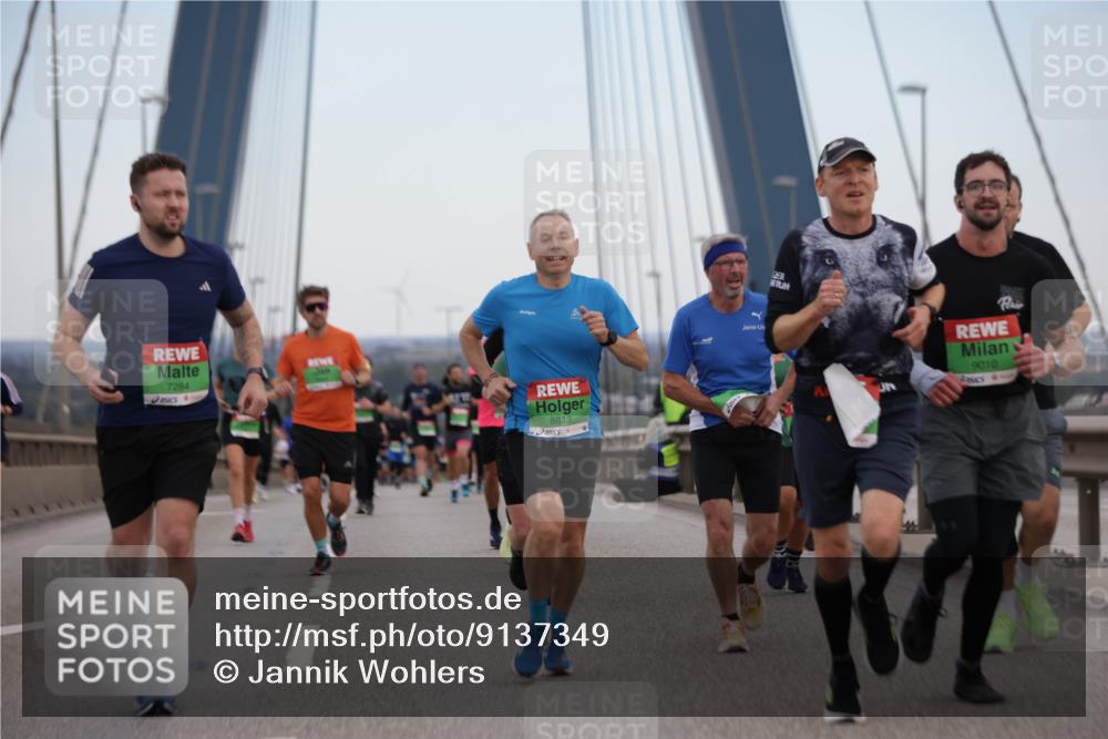 03.10.2025 - Köhlbrandbrückenlauf Jannik Wohlers http://msf.ph/oto/9137349 03.10.2025 15:25:03 Position 1 7284, 8813, 9010 meine-sportfotos.de