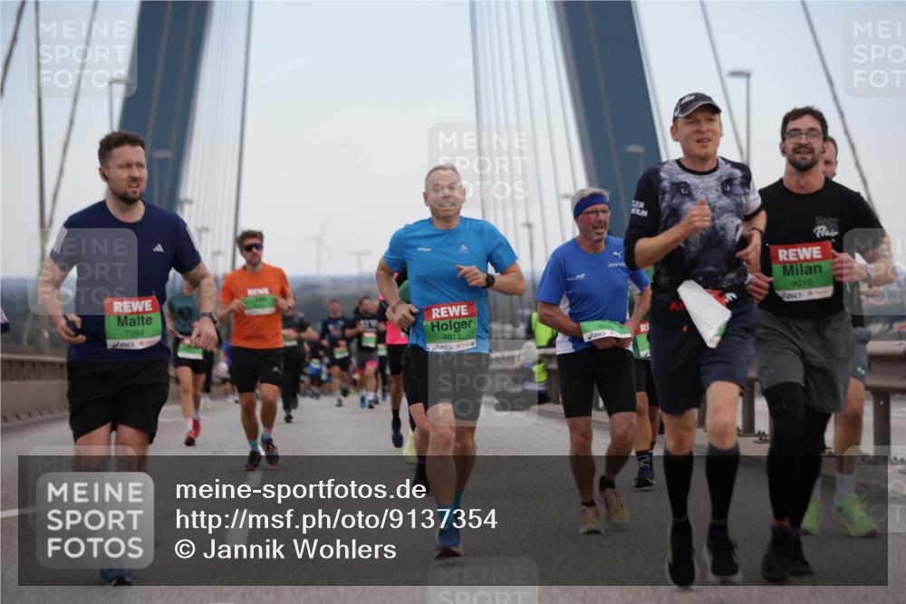 03.10.2025 - Köhlbrandbrückenlauf Jannik Wohlers http://msf.ph/oto/9137354 03.10.2025 15:25:03 Position 1 7284, 8813, 12, 9596, 9010 meine-sportfotos.de