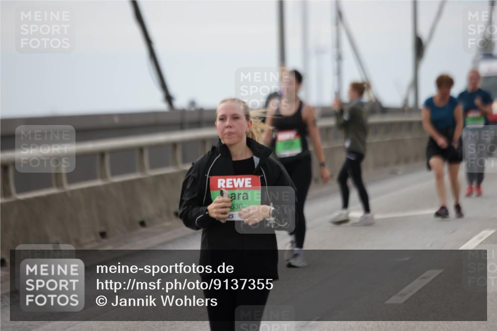03.10.2025 - Köhlbrandbrückenlauf Jannik Wohlers http://msf.ph/oto/9137355 03.10.2025 16:07:40 Position 1 630 meine-sportfotos.de