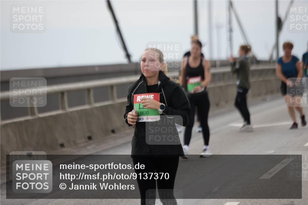 03.10.2025 - Köhlbrandbrückenlauf Jannik Wohlers http://msf.ph/oto/9137370 03.10.2025 16:07:40 Position 1 8630 meine-sportfotos.de