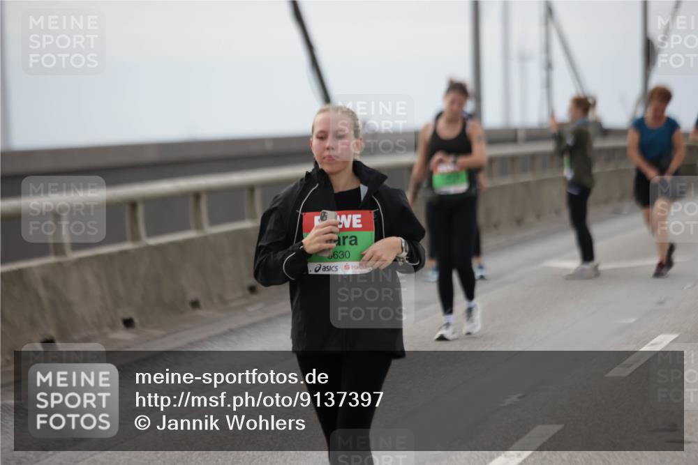 03.10.2025 - Köhlbrandbrückenlauf Jannik Wohlers http://msf.ph/oto/9137397 03.10.2025 16:07:41 Position 1 630 meine-sportfotos.de