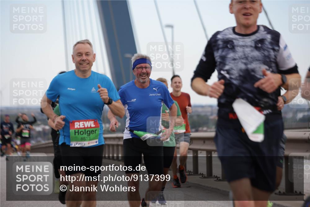 03.10.2025 - Köhlbrandbrückenlauf Jannik Wohlers http://msf.ph/oto/9137399 03.10.2025 15:25:04 Position 1 8813 meine-sportfotos.de