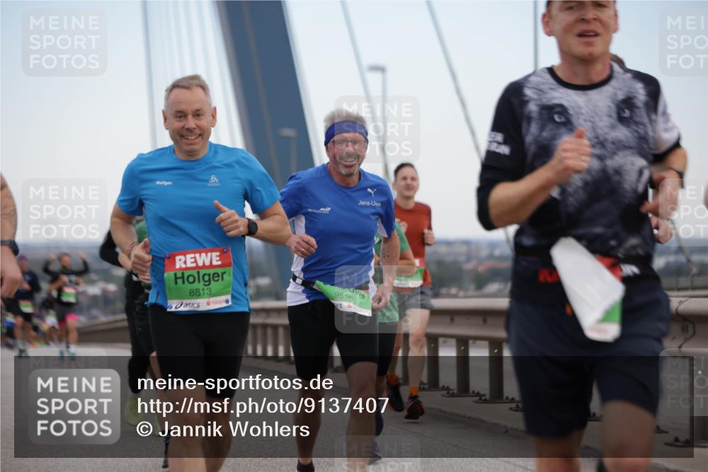 03.10.2025 - Köhlbrandbrückenlauf Jannik Wohlers http://msf.ph/oto/9137407 03.10.2025 15:25:04 Position 1 9596, 8813, 2 meine-sportfotos.de