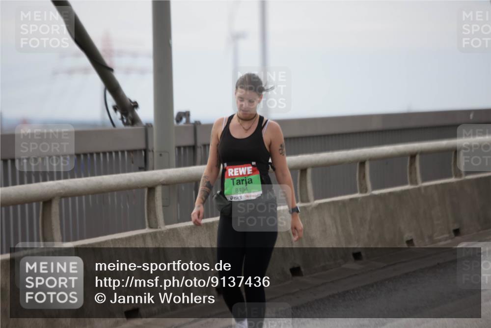 03.10.2025 - Köhlbrandbrückenlauf Jannik Wohlers http://msf.ph/oto/9137436 03.10.2025 16:07:45 Position 1 8494 meine-sportfotos.de