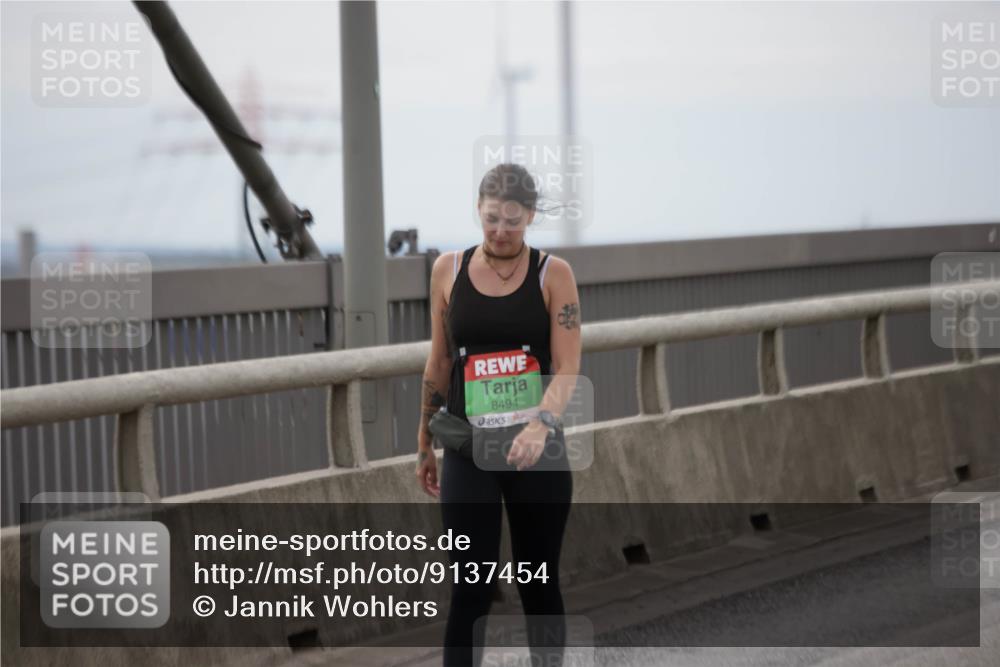 03.10.2025 - Köhlbrandbrückenlauf Jannik Wohlers http://msf.ph/oto/9137454 03.10.2025 16:07:45 Position 1 8494 meine-sportfotos.de