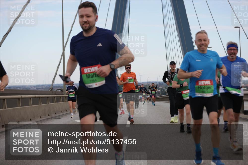 03.10.2025 - Köhlbrandbrückenlauf Jannik Wohlers http://msf.ph/oto/9137456 03.10.2025 15:25:05 Position 1 7284 meine-sportfotos.de