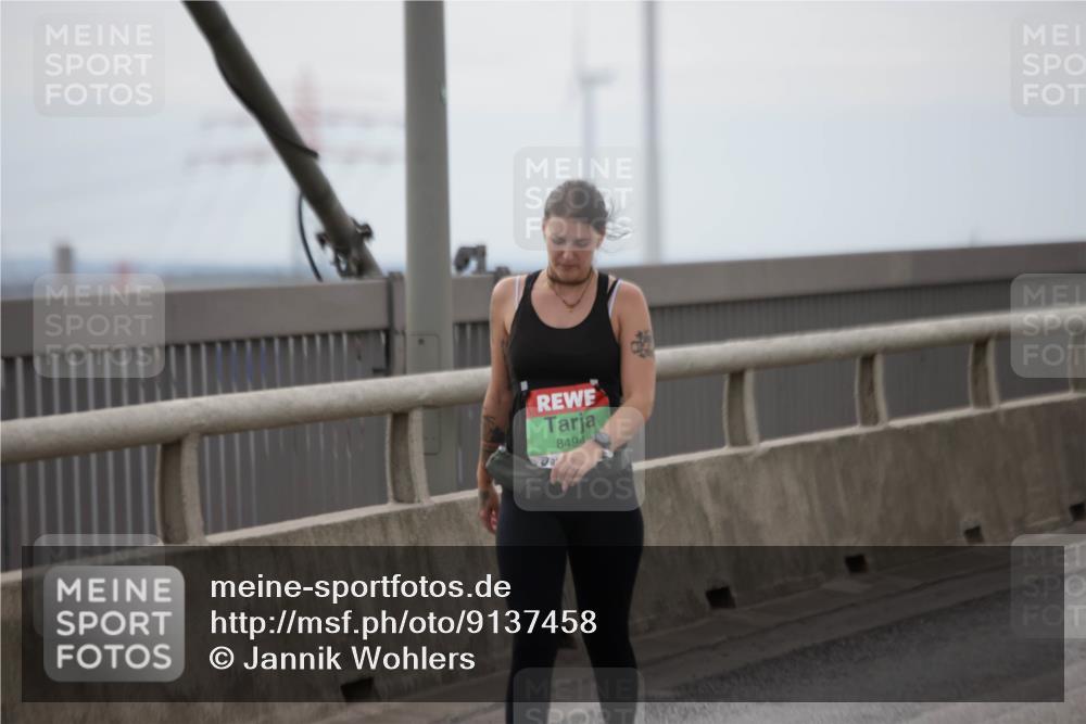 03.10.2025 - Köhlbrandbrückenlauf Jannik Wohlers http://msf.ph/oto/9137458 03.10.2025 16:07:45 Position 1 8494 meine-sportfotos.de