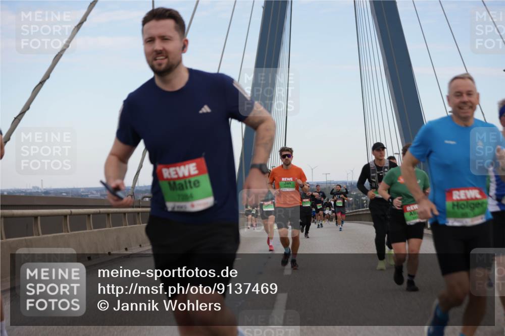 03.10.2025 - Köhlbrandbrückenlauf Jannik Wohlers http://msf.ph/oto/9137469 03.10.2025 15:25:06 Position 1 7284 meine-sportfotos.de